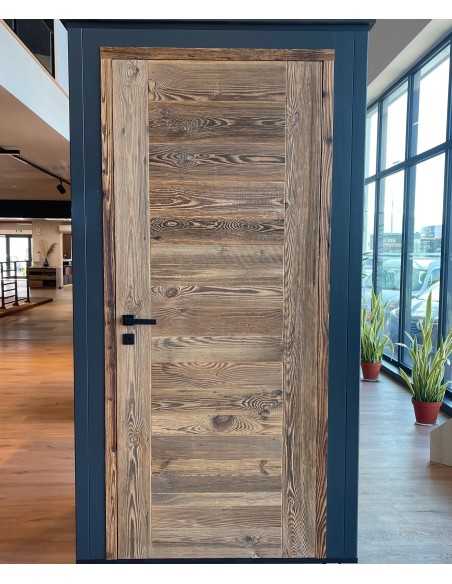 Porte vieux bois alpage brulé soleil