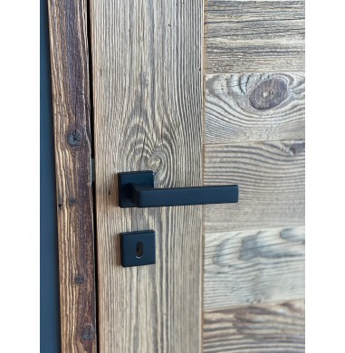 Porte vieux bois alpage brulé soleil